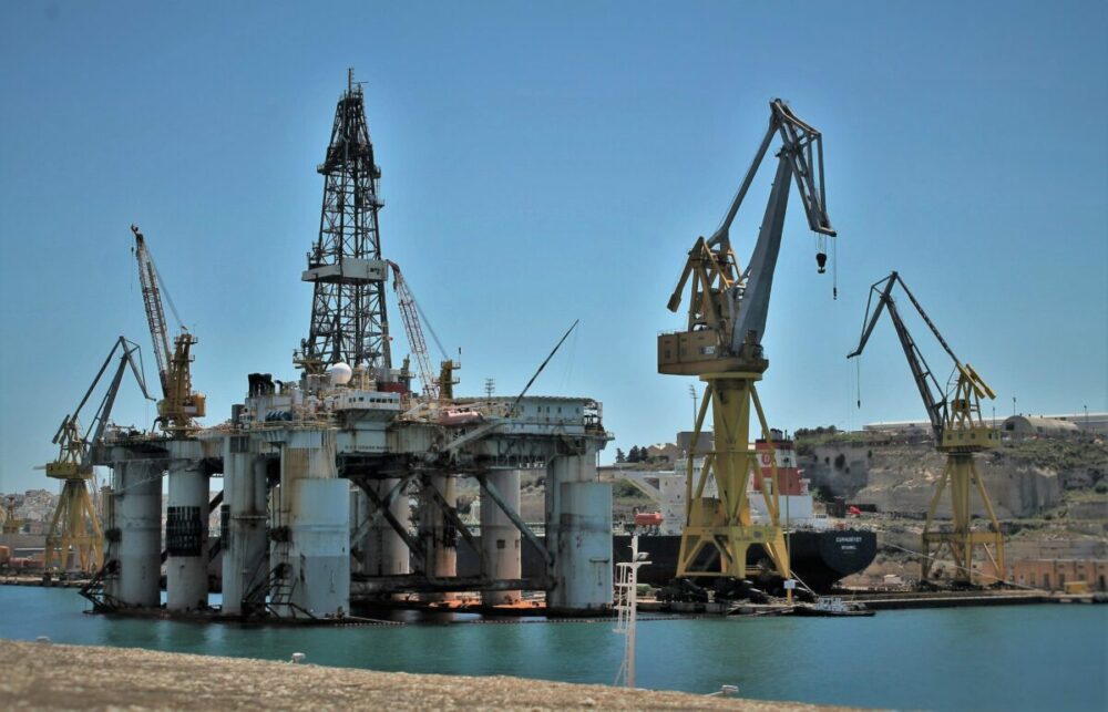 what-is-an-oil-rig-9-special-types-and-functions-explained