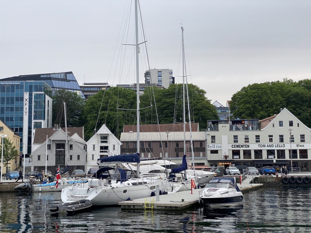 Knowledge Base 6 Boats in Stavanger harbor