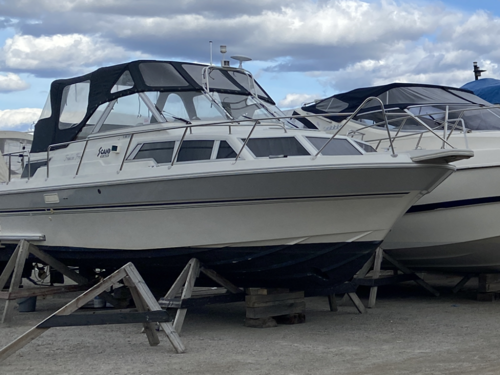 Bottom Paint on Fiberglass Boat before boating season