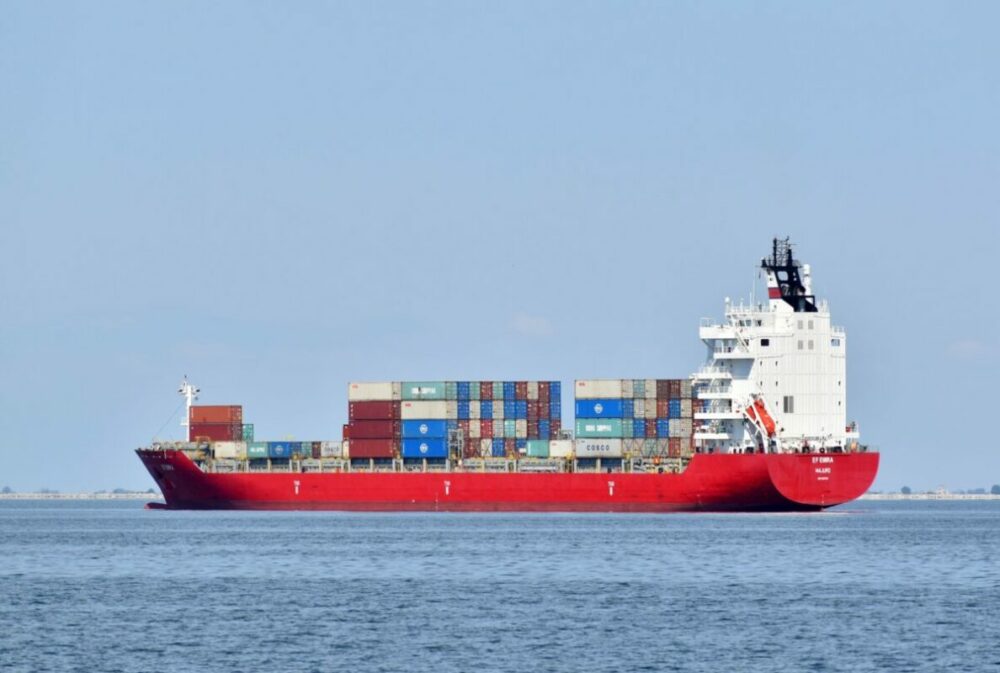 Containership as option to work on merchant vessel