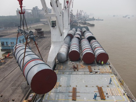 Break bulk ship with project cargo on deck