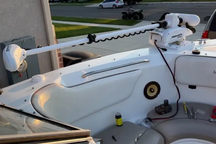 Trolling Motor Riptide Terrova 112 on Fish and Ski boat