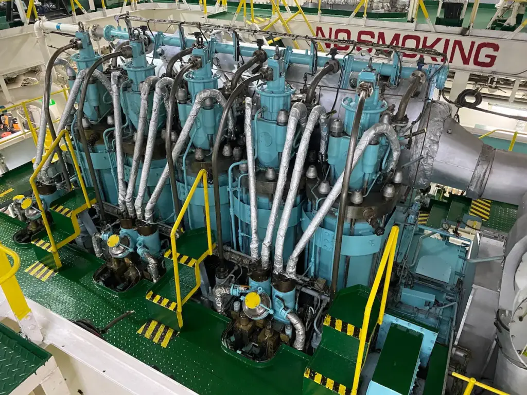 Two-stroke engine on bulk carrier