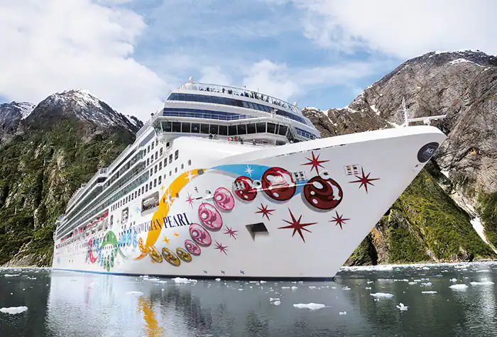 Norwegian Cruise Line Ship - Norwegian Pearl